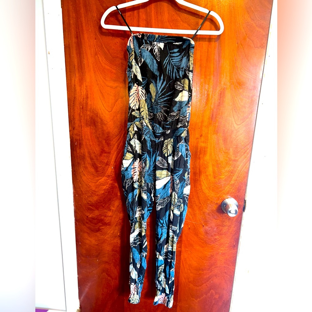 Comfortable and stylish pant romper. Perfect for end of summer and fall looks.